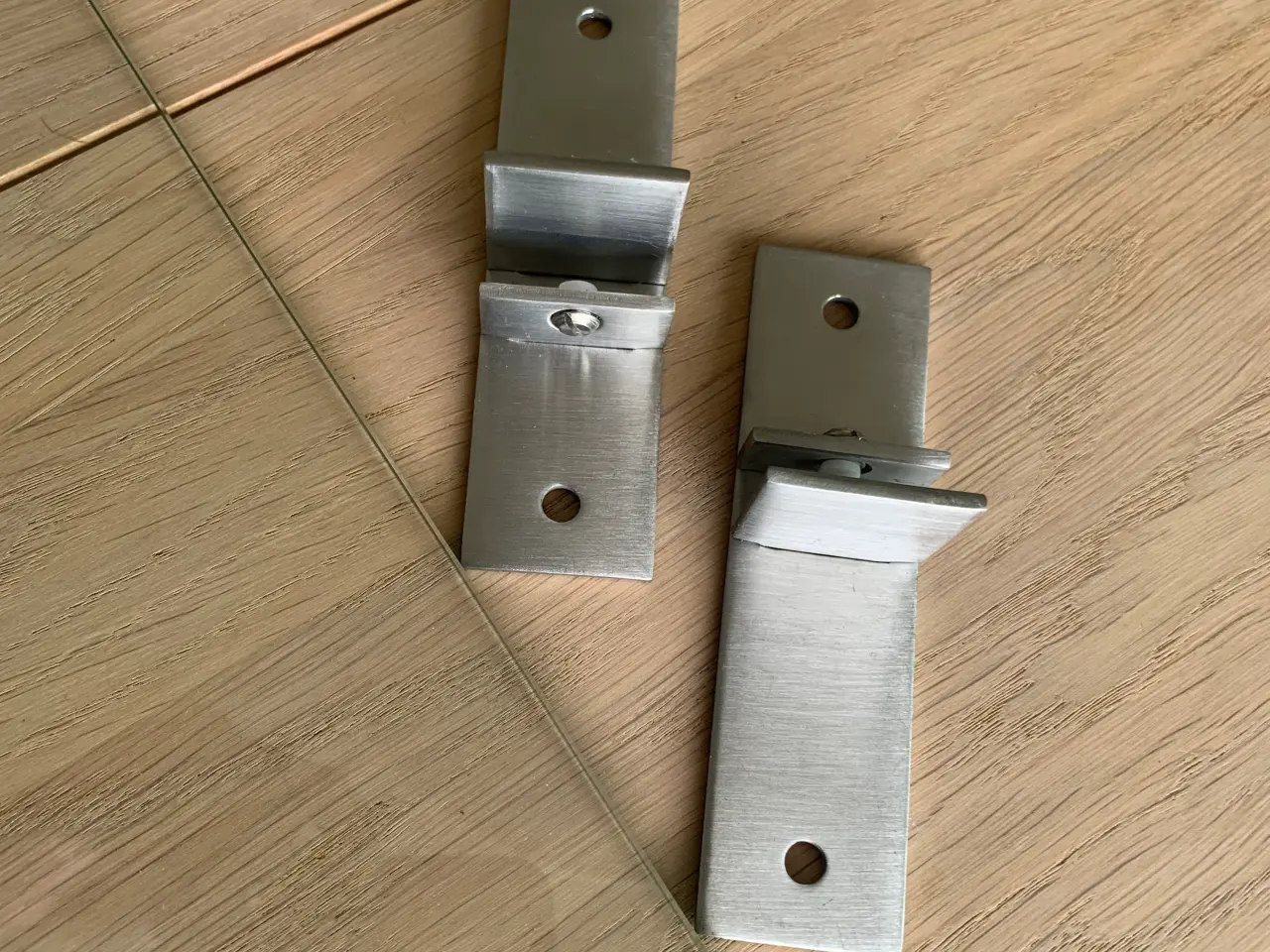 Billede 2 - Glashylder med beslag fra Ikea