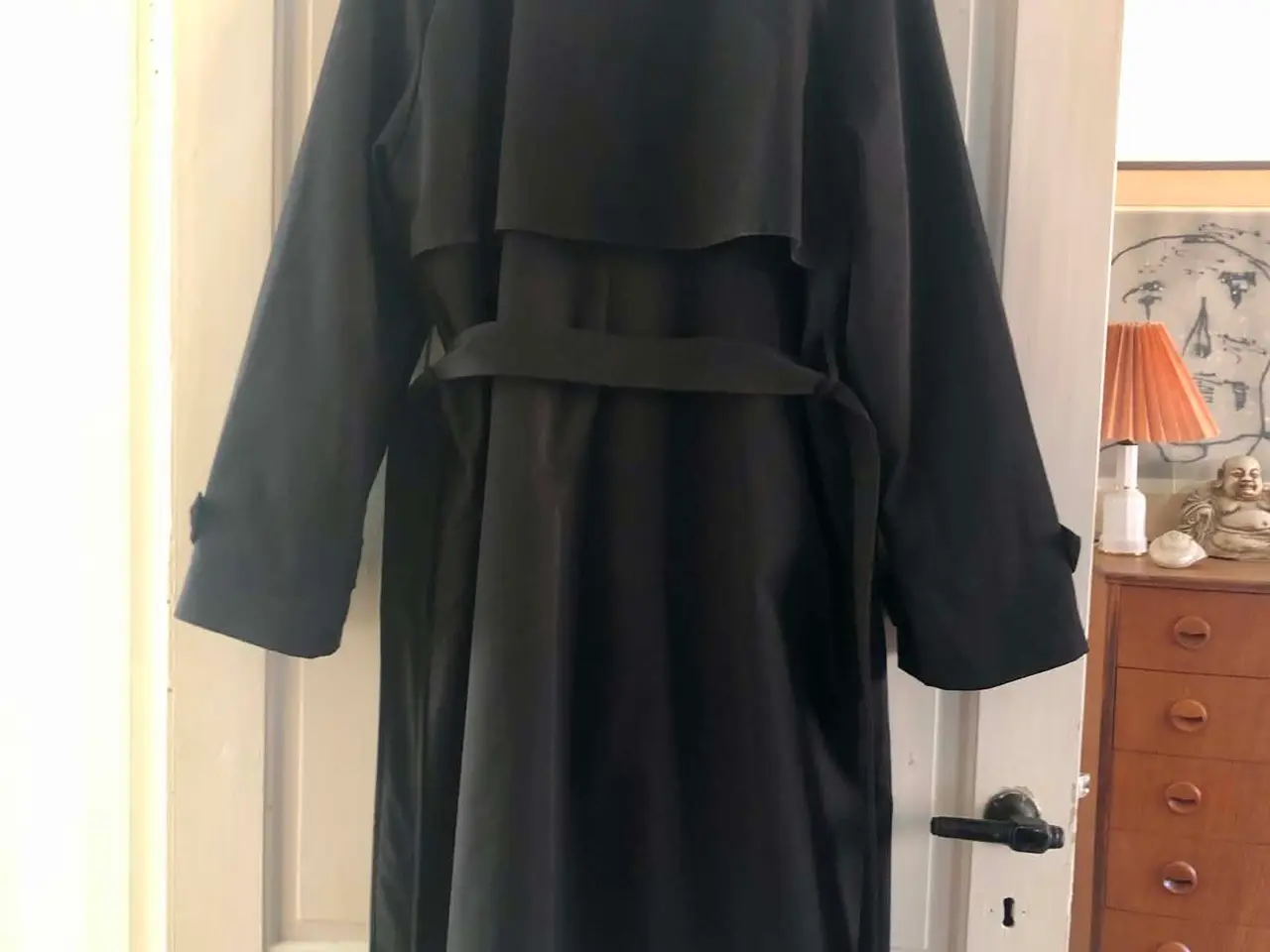 Billede 2 - Flot sort trenchcoat fra Vero Moda