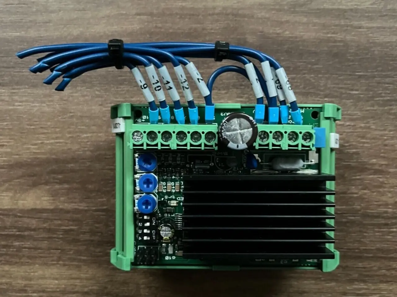 Billede 1 - DIN Rail Controller EM200BV3 Integrated Heatsink