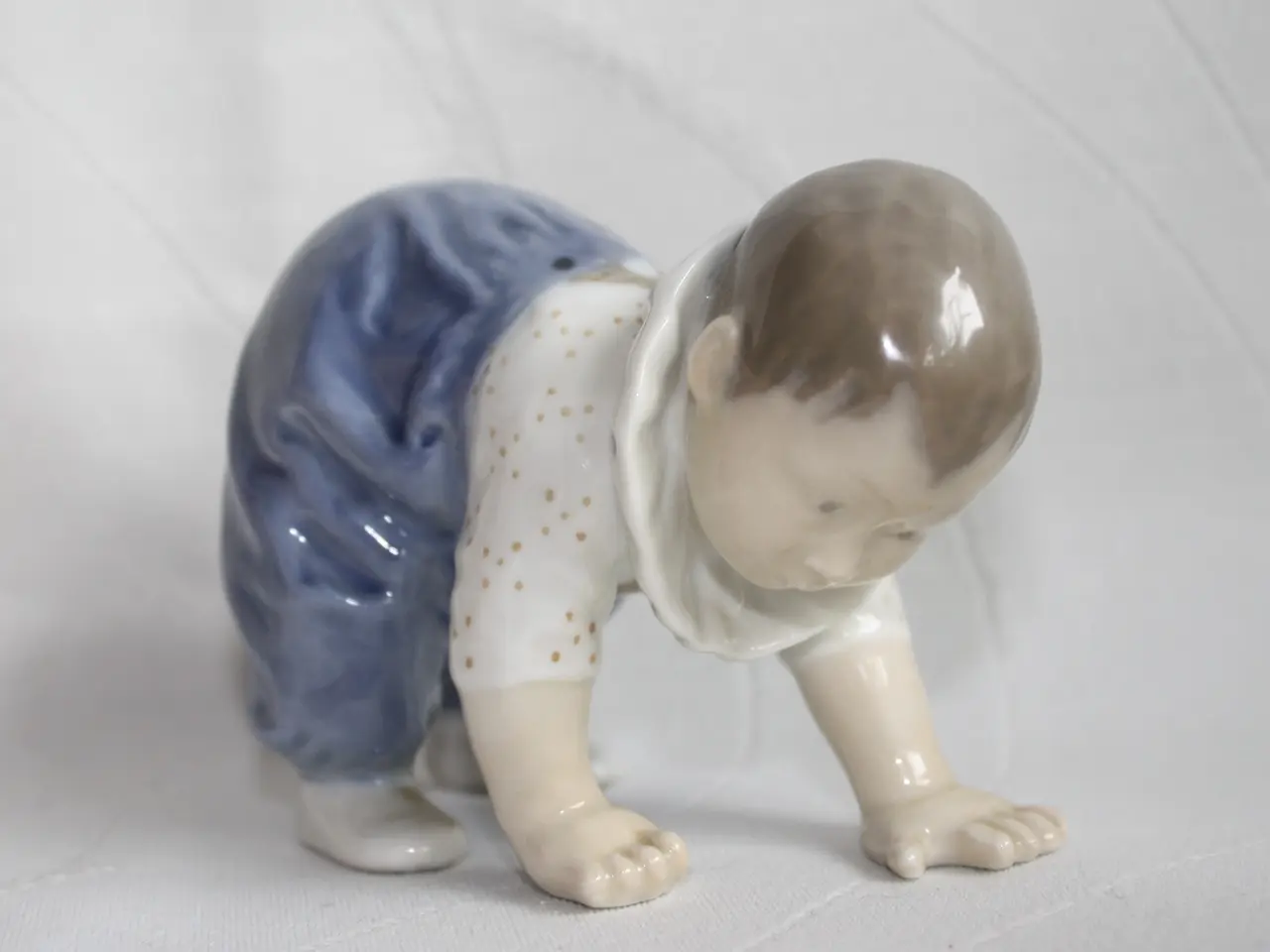 Billede 12 - Kravlende barn. Figur fra Royal Copenhagen