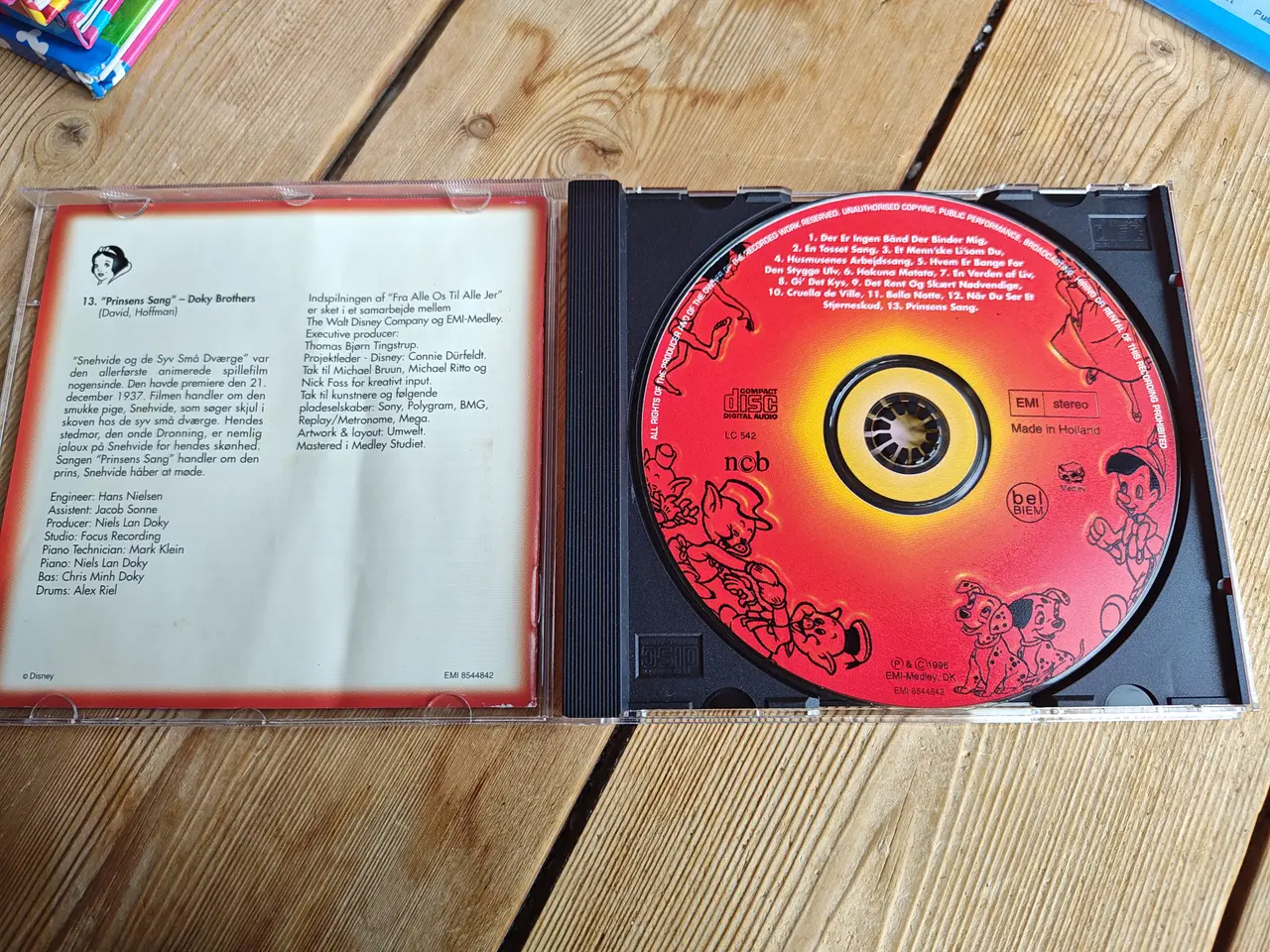 Billede 2 - Disney Præsenterer Fra alle os til alle jer CD