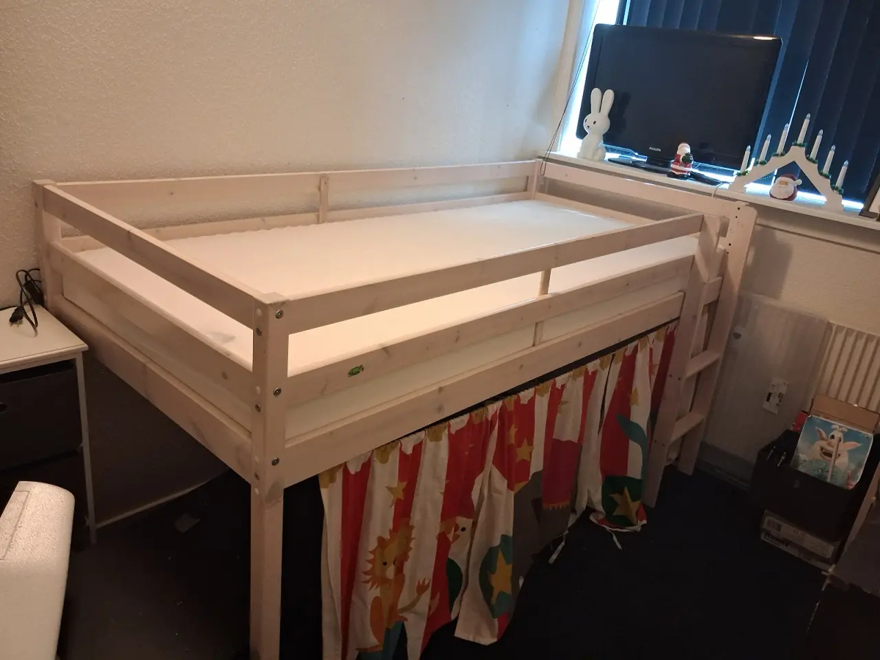Billede 1 - Seng med hule