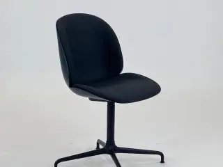 GUBI Beetle Meeting Chair Stol – Grøn med Sort Stel