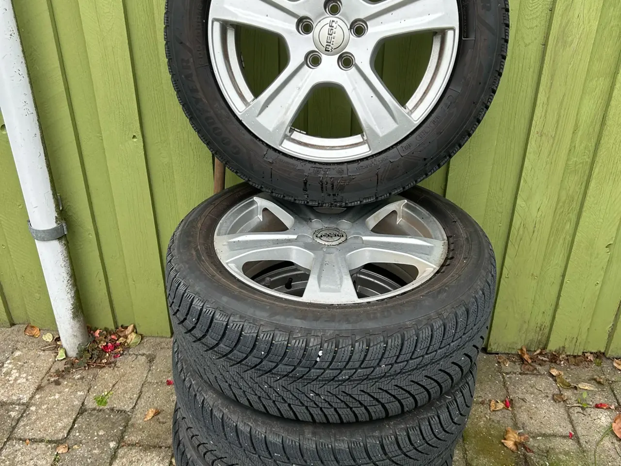 Billede 1 - 205/55R16 Goodyear vinterdæk på alufælge
