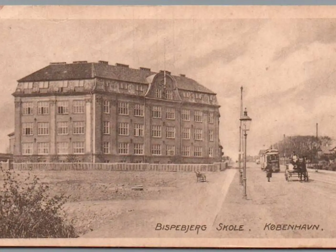Billede 1 - Bispebjerg Skole - København - Postkort - Brugt