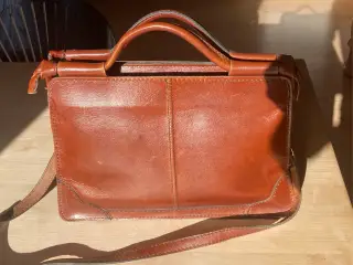 Lækker vintage cognacfarvet lædertaske