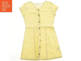 Kort gul kjole med knapper fra H&M (str. 152)