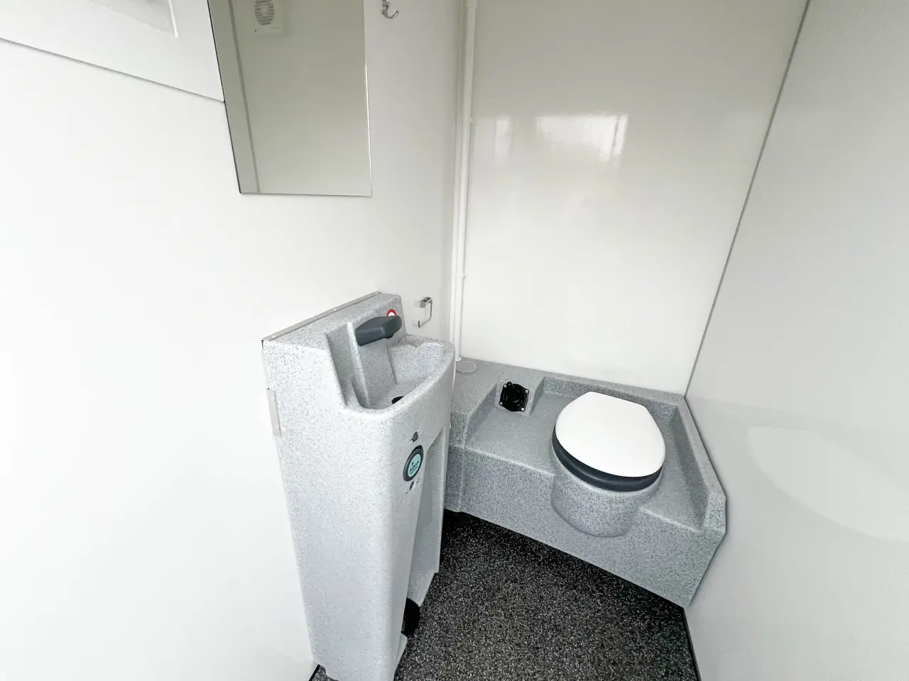 Billede 3 - Type 240: Toiletvogn med 2 toiletter & tank