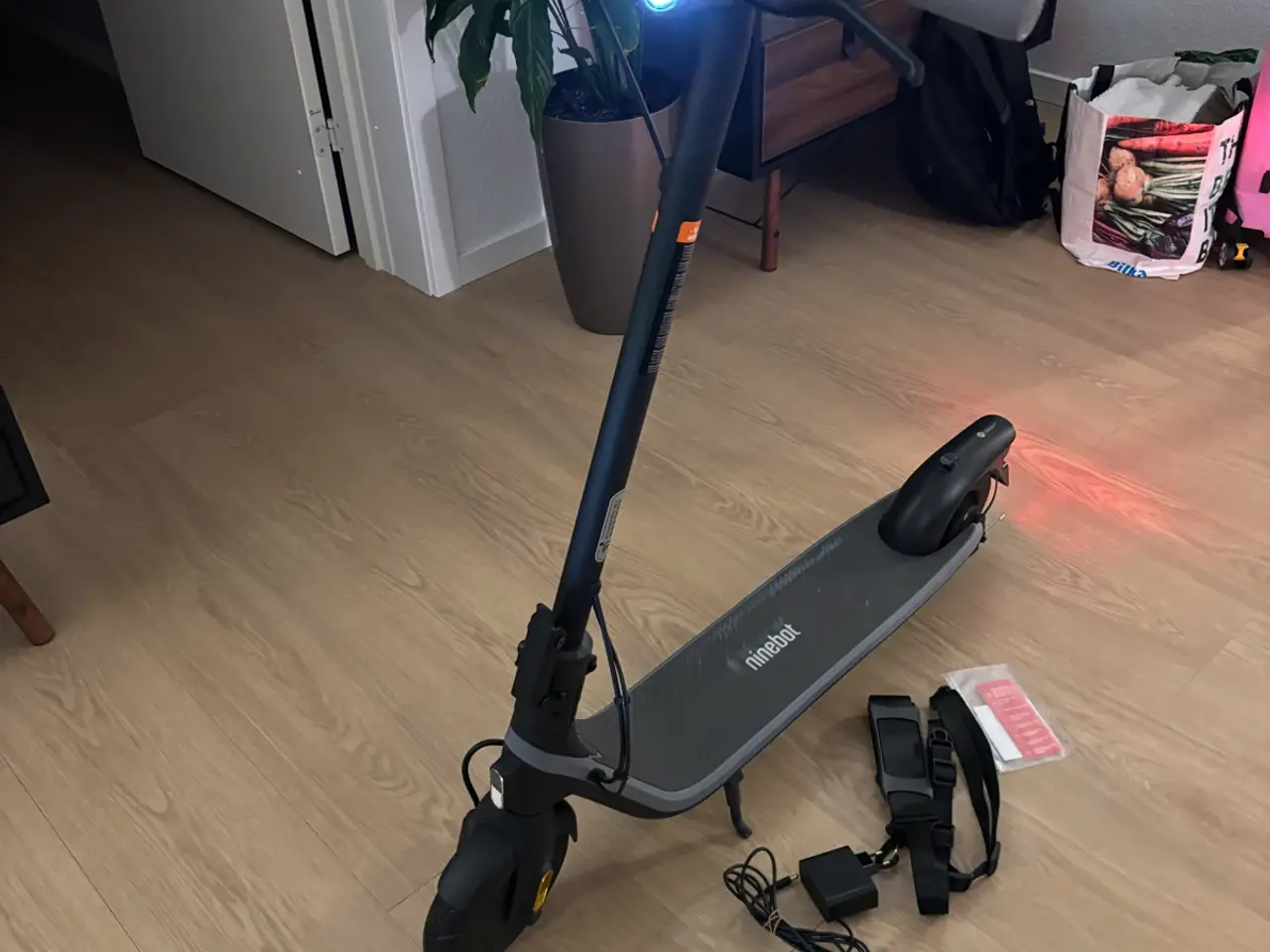 Billede 4 - Næsten ny Segway Ninebot E2 el løbehjul Lovlig