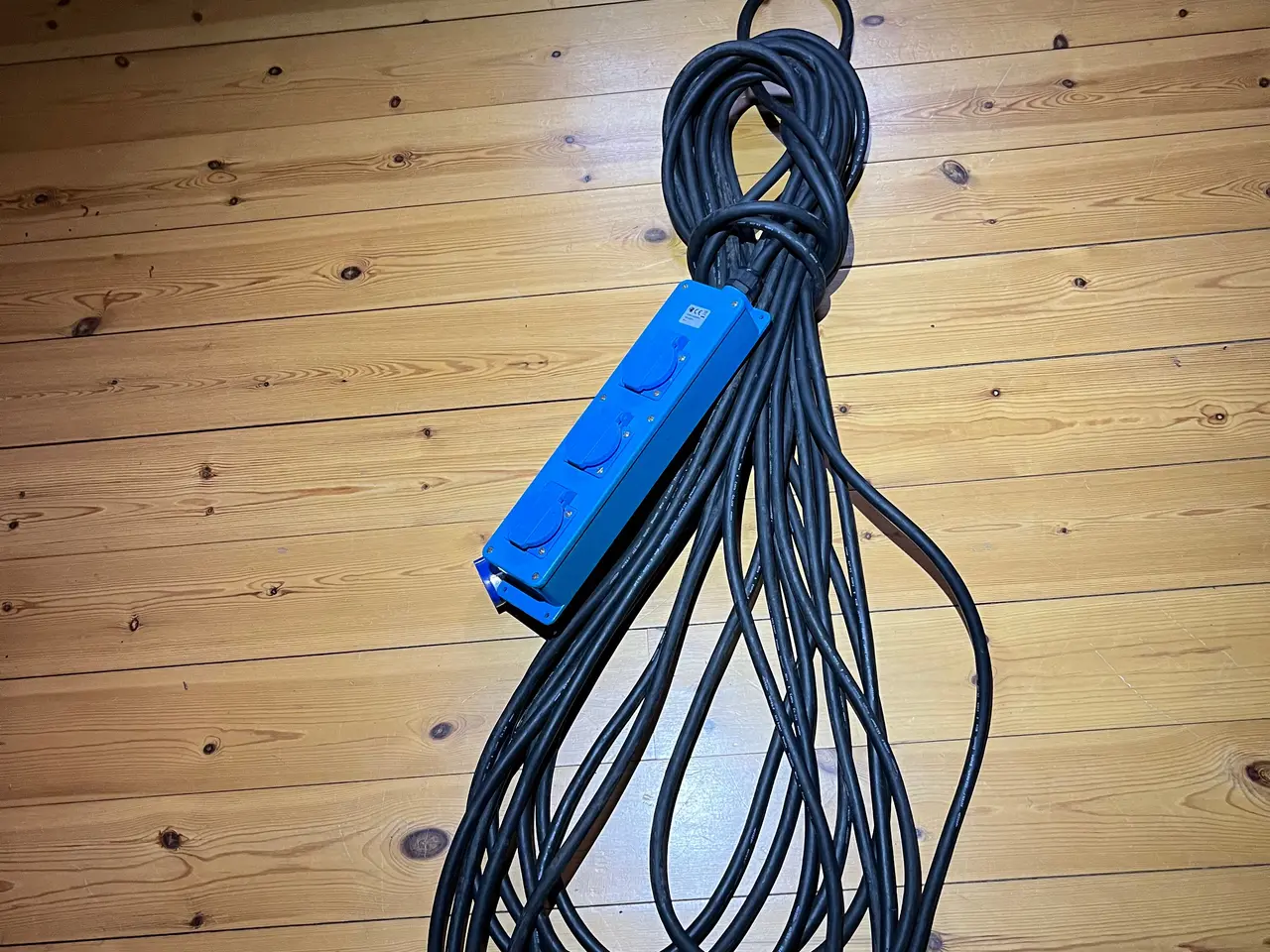 Billede 2 - Stikdåse med ca. 25 meter ledning
