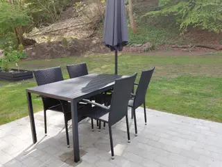 Spisebord 140X80 med 4 stole