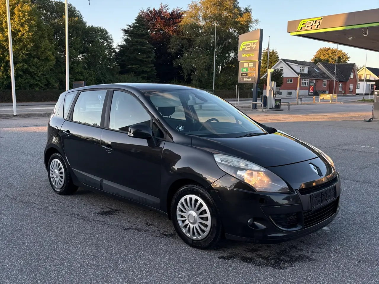 Billede 3 - 🚗 Renault Scénic 1.9 dCi – 130 HK – Årgang 2010 f