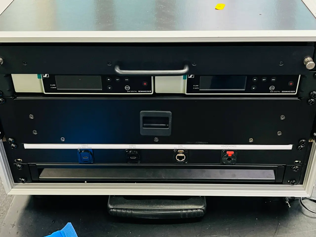 Billede 1 - Rackkuffert med Switch ZYXEL, SENNHEISER EW Digital