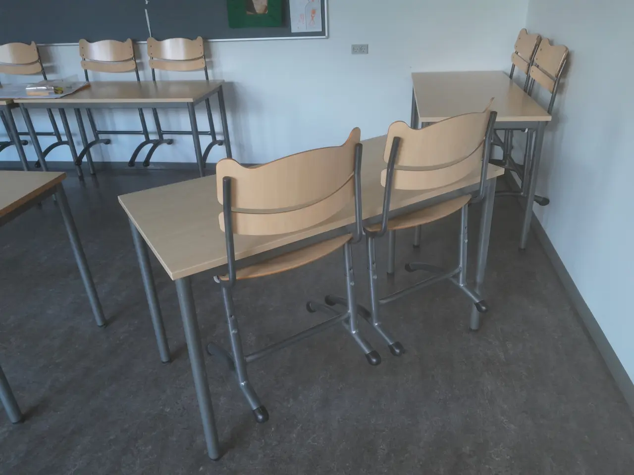 Billede 5 - Gratis Skoleborde og stole