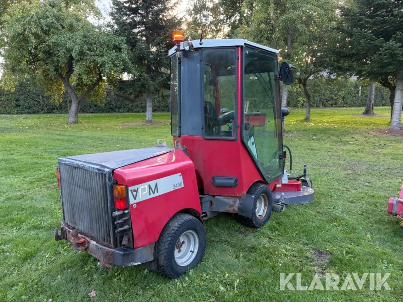 Billede 5 - Redskabsbærer Vpm 3400 med klipper og kost