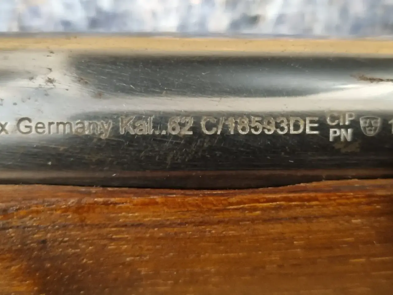 Billede 4 - Riffel Flint forlader kal. 62 med kugletang.