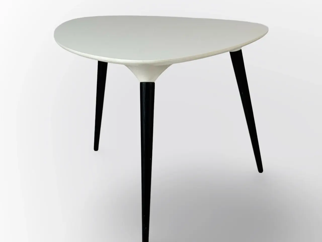 Billede 6 - Fredericia Furniture Icicle Sofabord – Hvid med Sort Stel 60x85x44 cm