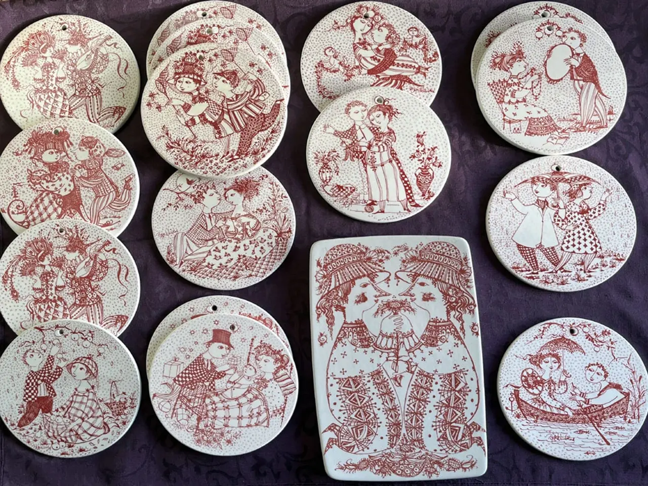 Billede 1 - Bjørn Wiinblad, Platter, samling porcelæn 17 dele.