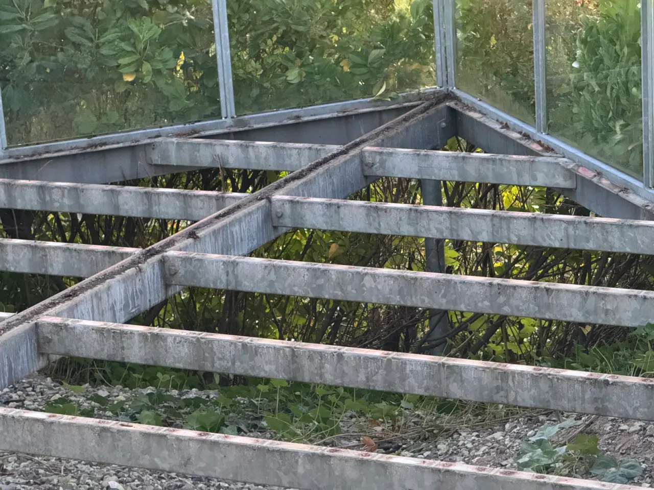 Billede 3 - Terrasse i galvaniseret stål med glas sider