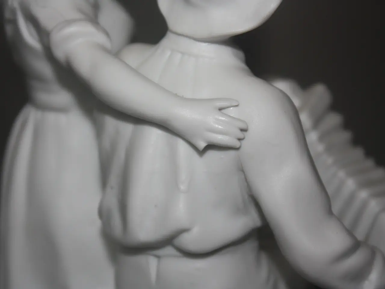 Billede 7 - Romantisk tysk bisquit figur med lille vase