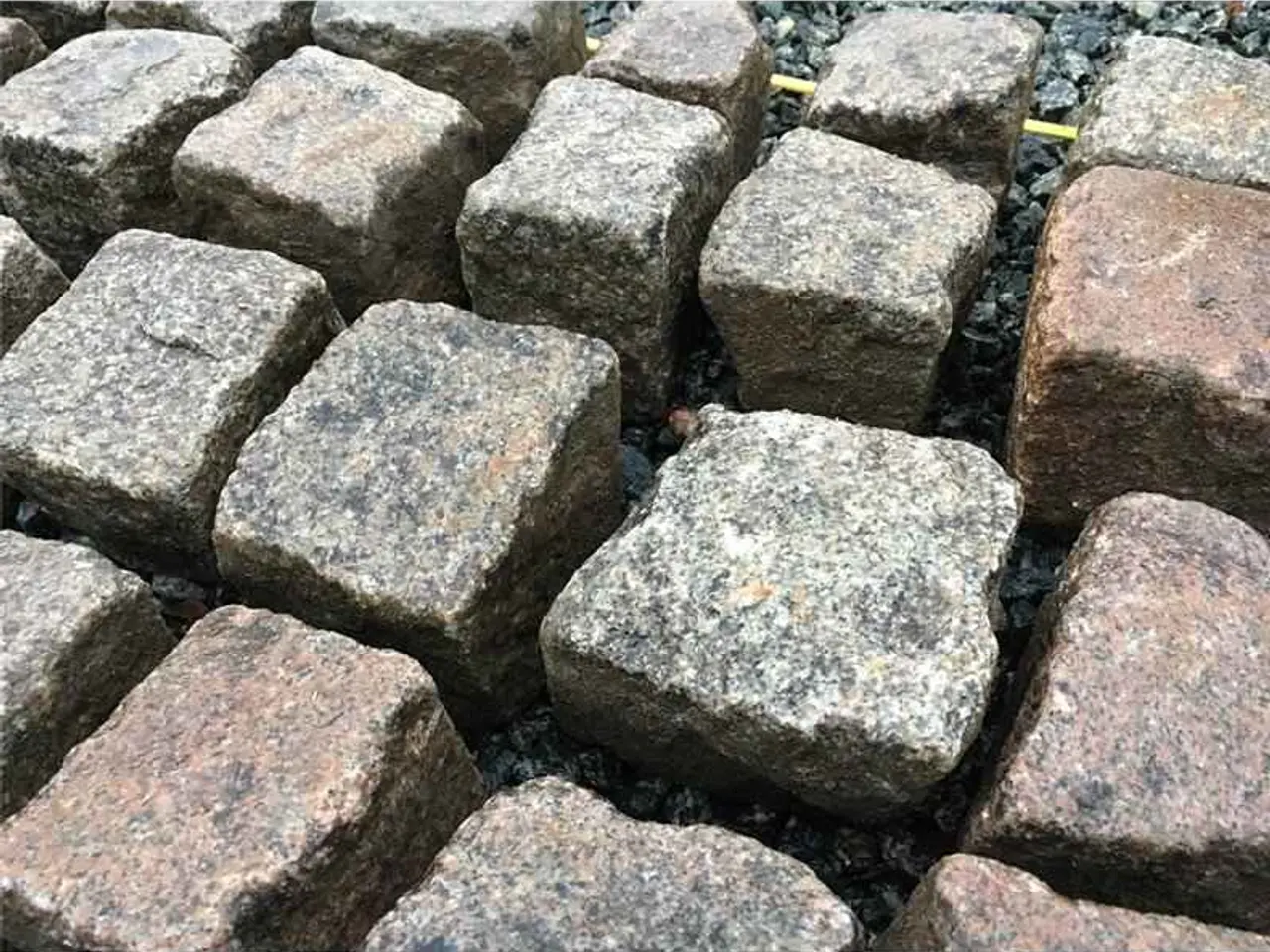 Billede 1 - SØGER: afhenter brosten/chaussesten (gratis)