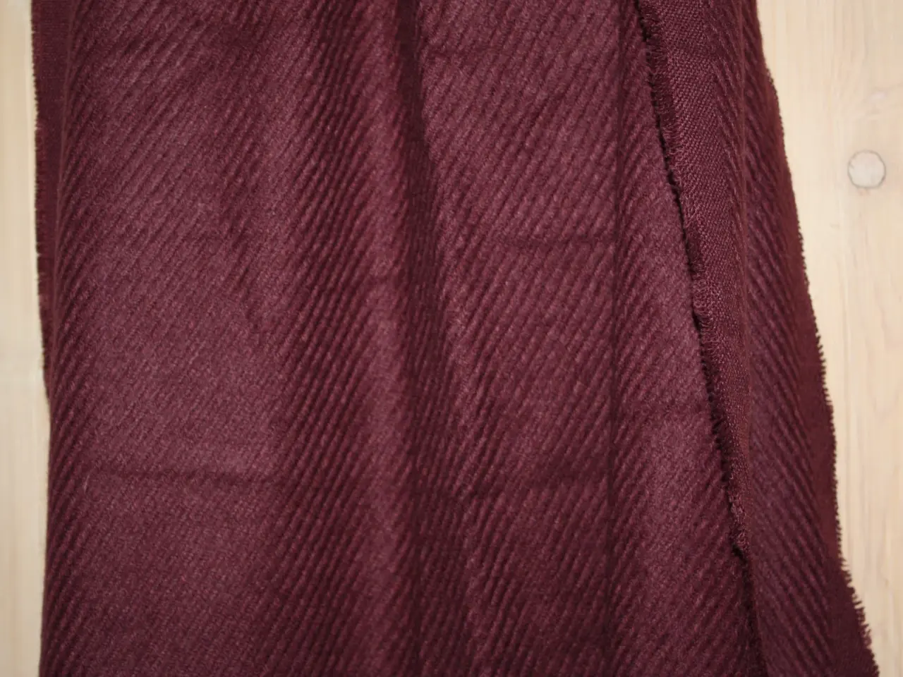 Billede 1 - Tørklæde fra Pieces Bordeaux 200 cm x 70 cm
