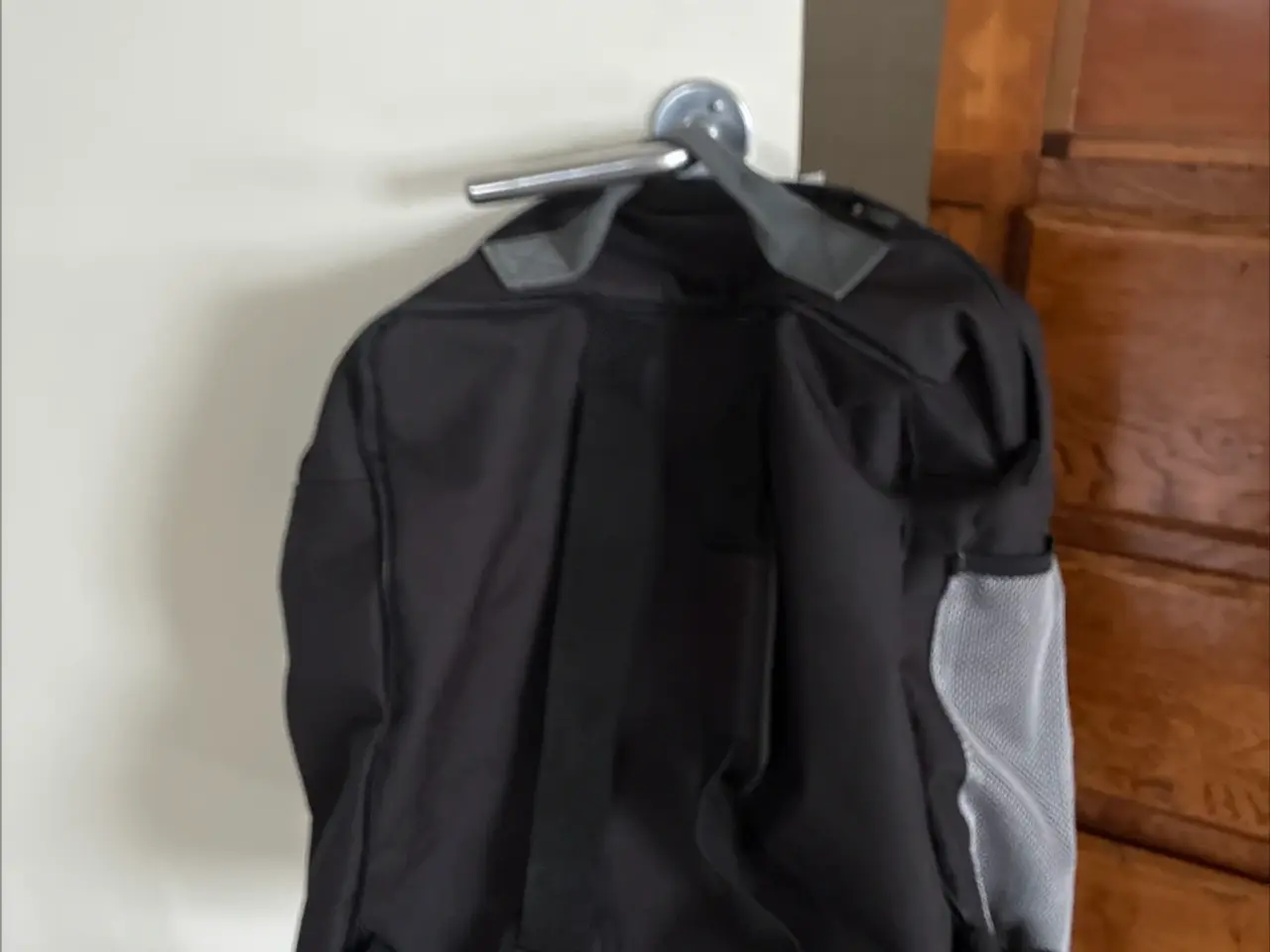 Billede 2 - Rygsæk 40x35x15. Grå og sort
