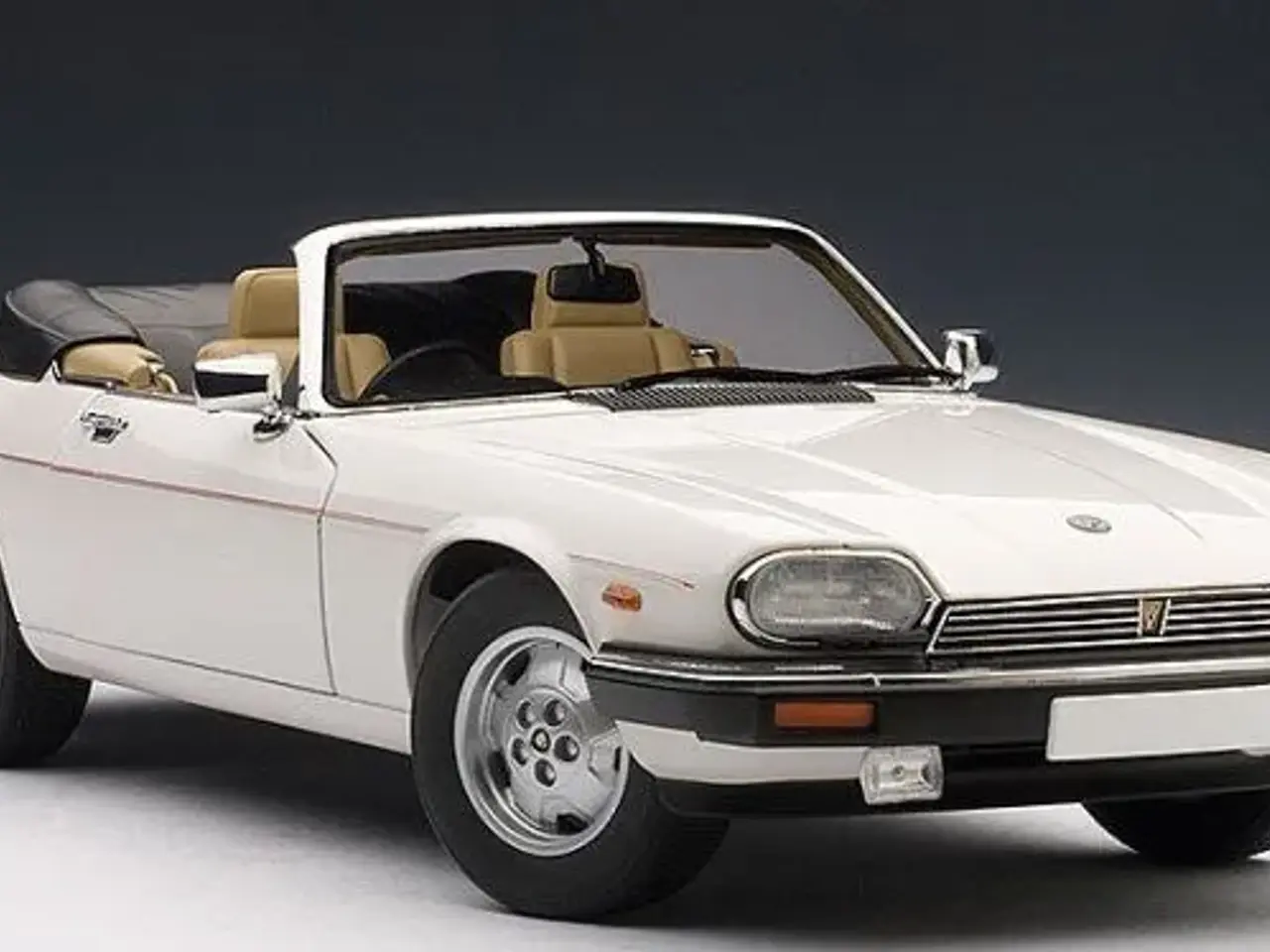 Billede 7 - 1976 Jaguar XJ-S V12 Cabriolet 1:18 Fre