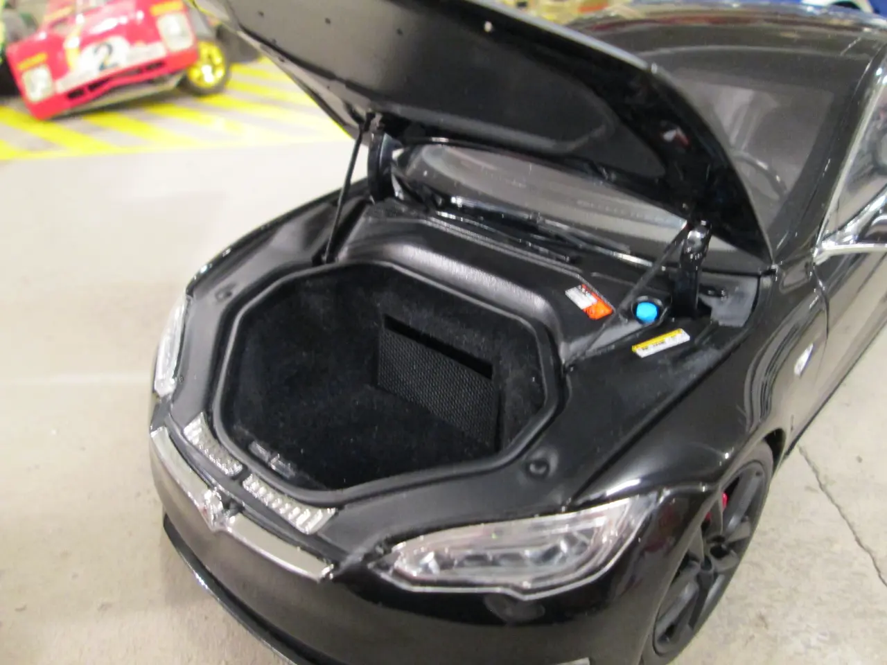 Billede 6 - Modelbil,,, Tesla model S 1:18