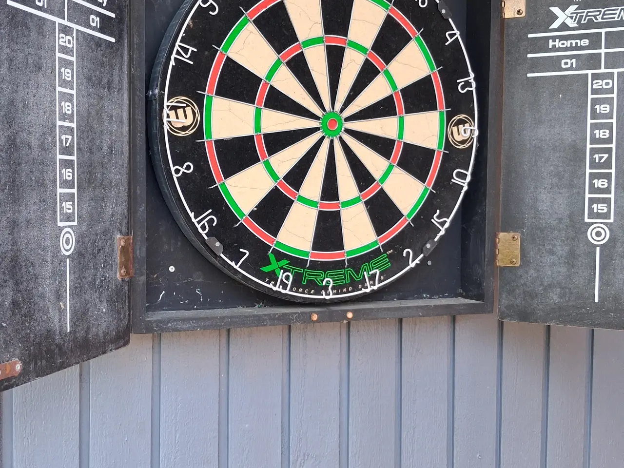 Billede 1 - Dartspil i dartskab