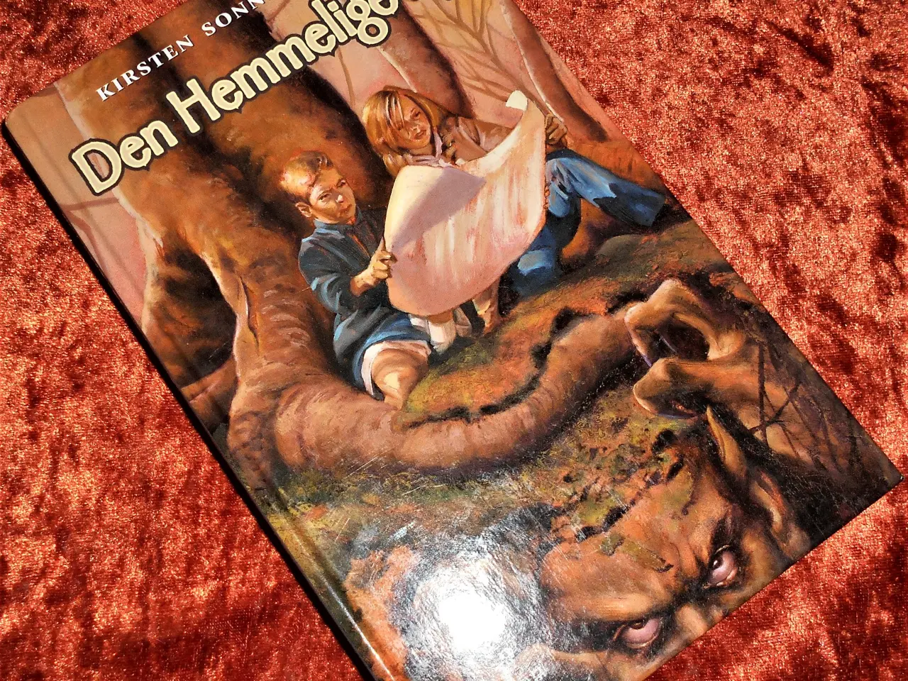 Billede 1 - Den Hemmelige By, Kirsten Sonne Harild,