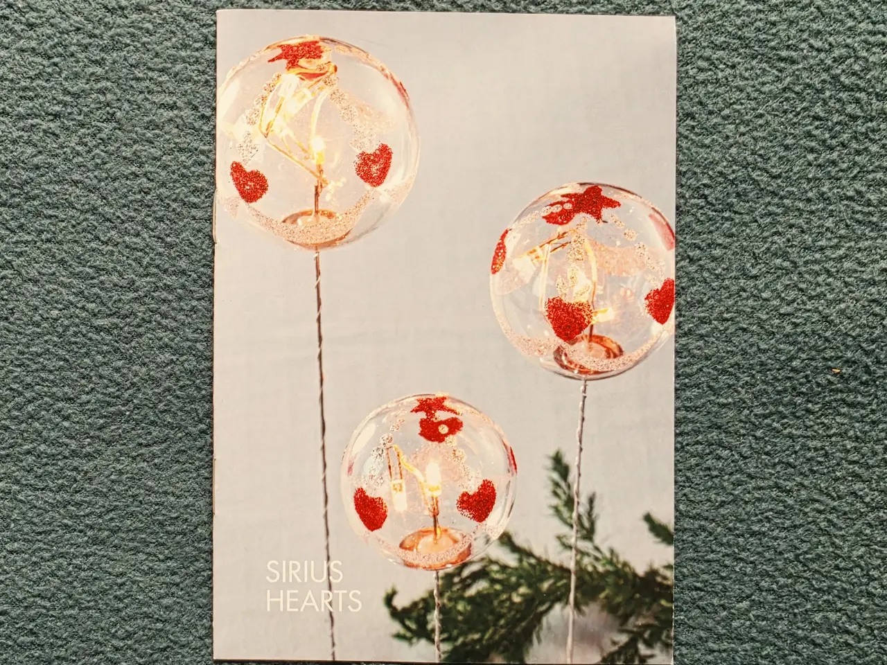 Billede 2 - Sirius Hearts – 3 LED-glaskugler på fod, i original æske