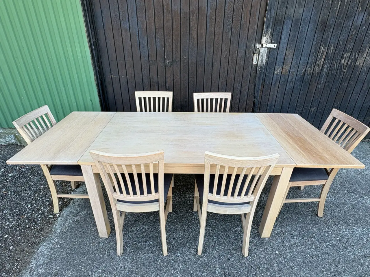 Billede 4 - Spisebord med seks stole 