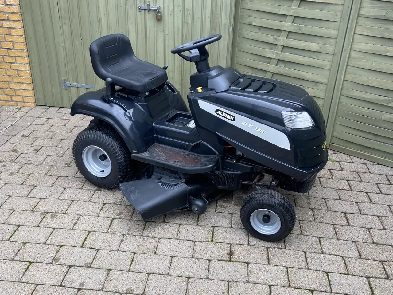 Billede 1 - Alpina BT 98 havetraktor/plæneklipper i sort med s