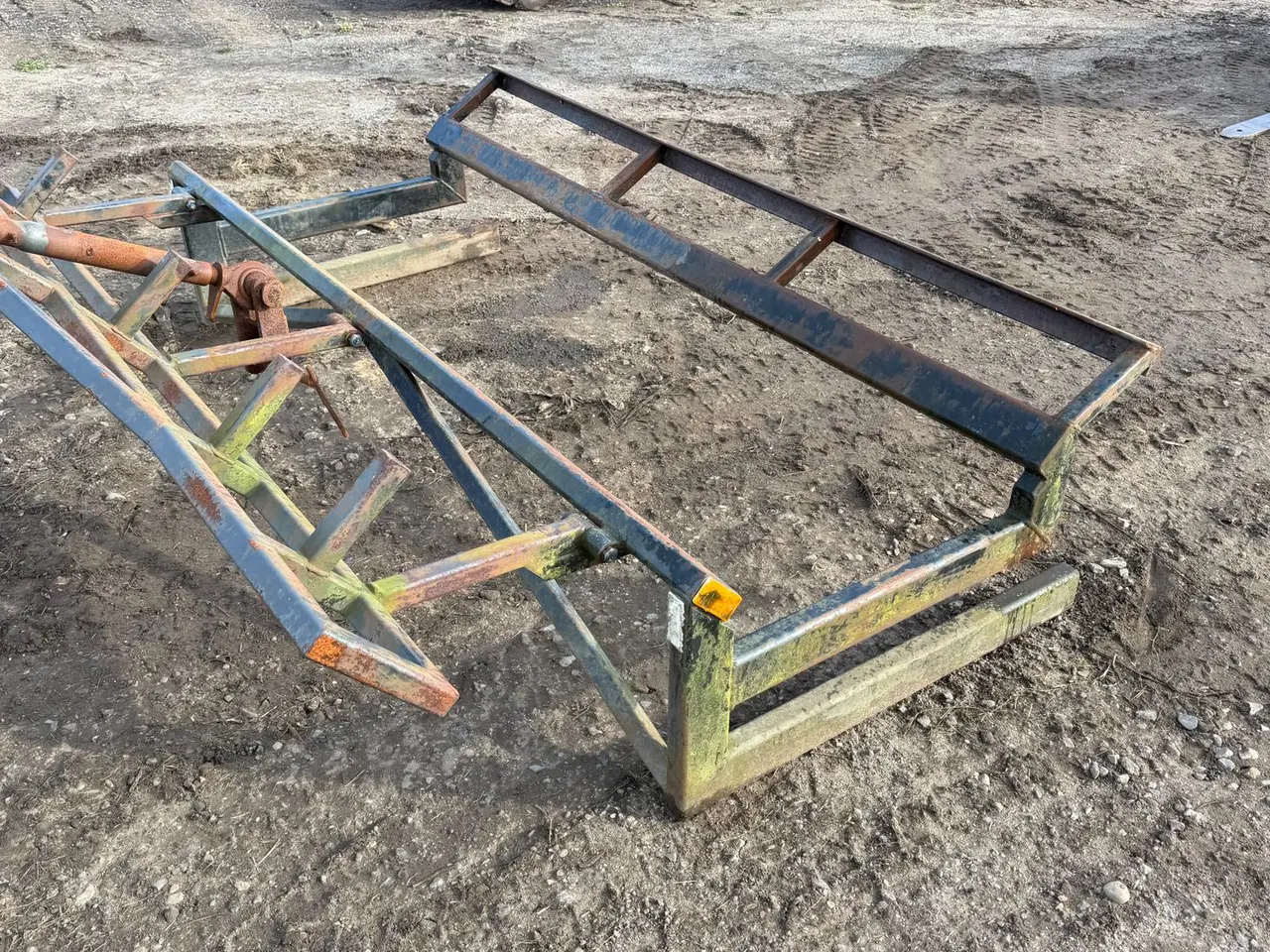 Billede 2 - - - - Skovlstativ som kan låses 240 CM bredt