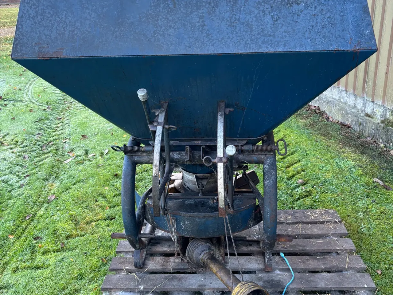 Billede 5 - Bøgballe 700kg gødningsspreder