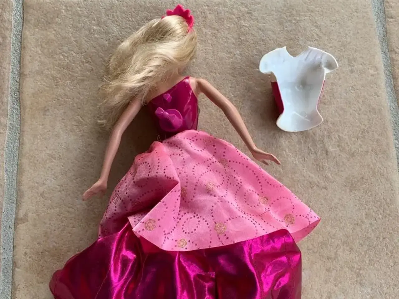 Billede 2 - BARBIE academy Princess dukke