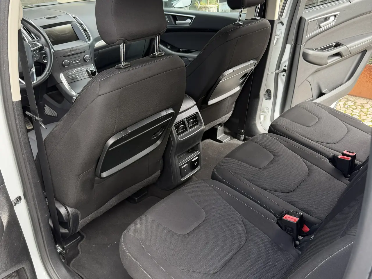 Billede 4 - Ford S-Max, Benzin, 7pers Familiebil i god stand