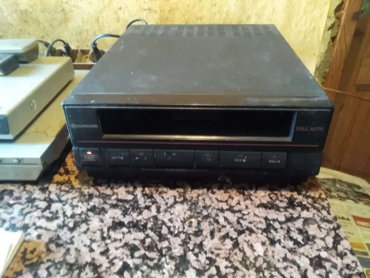 Billede 2 - Moviebox & 2 dvd'er Tænder STK pris 100 / Byttes