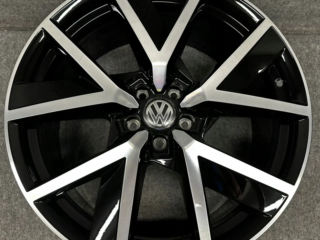 Billede 2 - VW TOUAREG III BRAGA 760 20 9J x 20" 5x112 ET 33