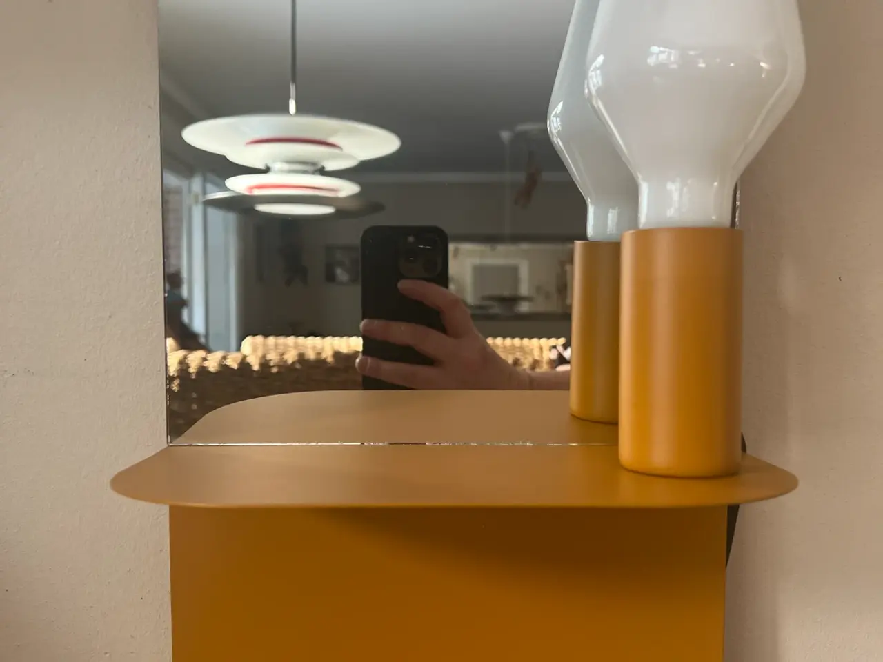 Billede 1 - Retro spejl med flytbar lampe og integreret hylde