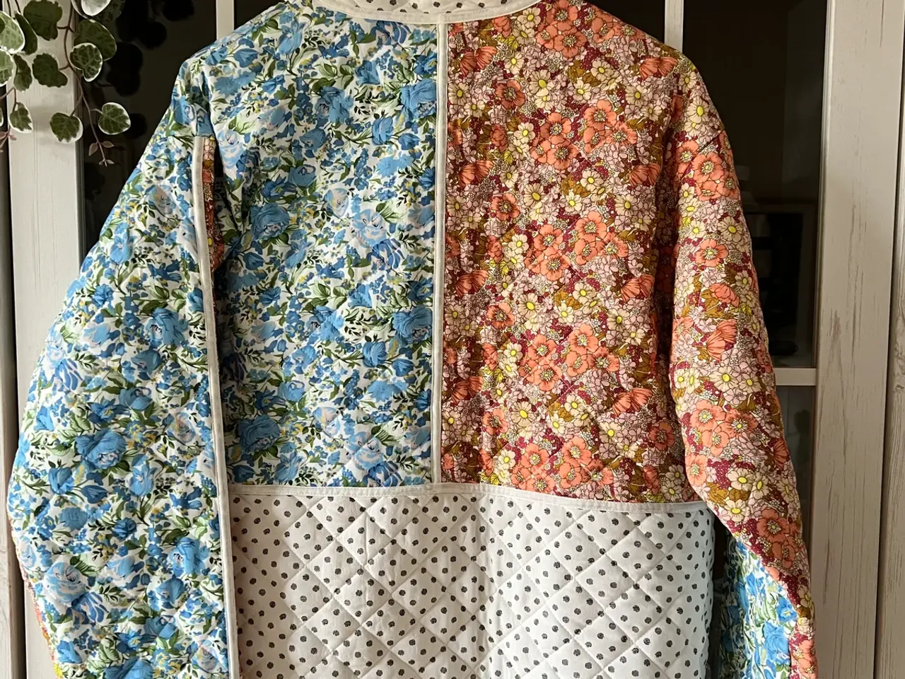 Billede 2 - Quiltet Patchwork jakke, helt ny