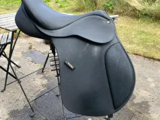 17” Wintec dressursadel med Cair luftpudesystem