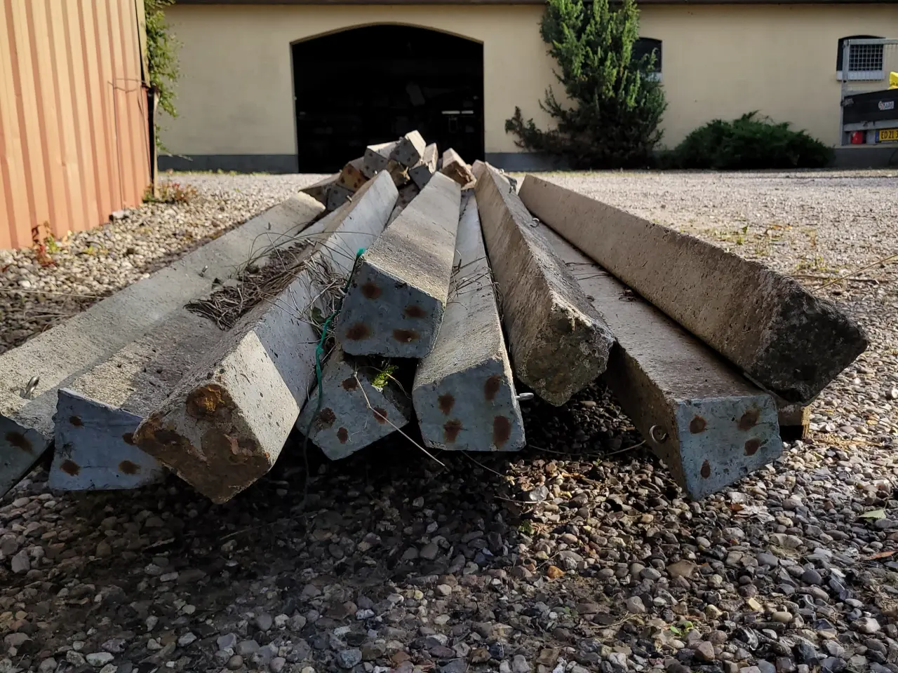 Billede 1 - Betonpæle 2 m armerede