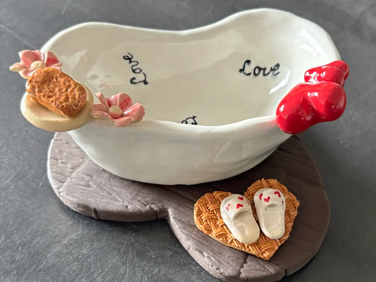 Billede 3 - Badekar med pynt og på fod i keramik