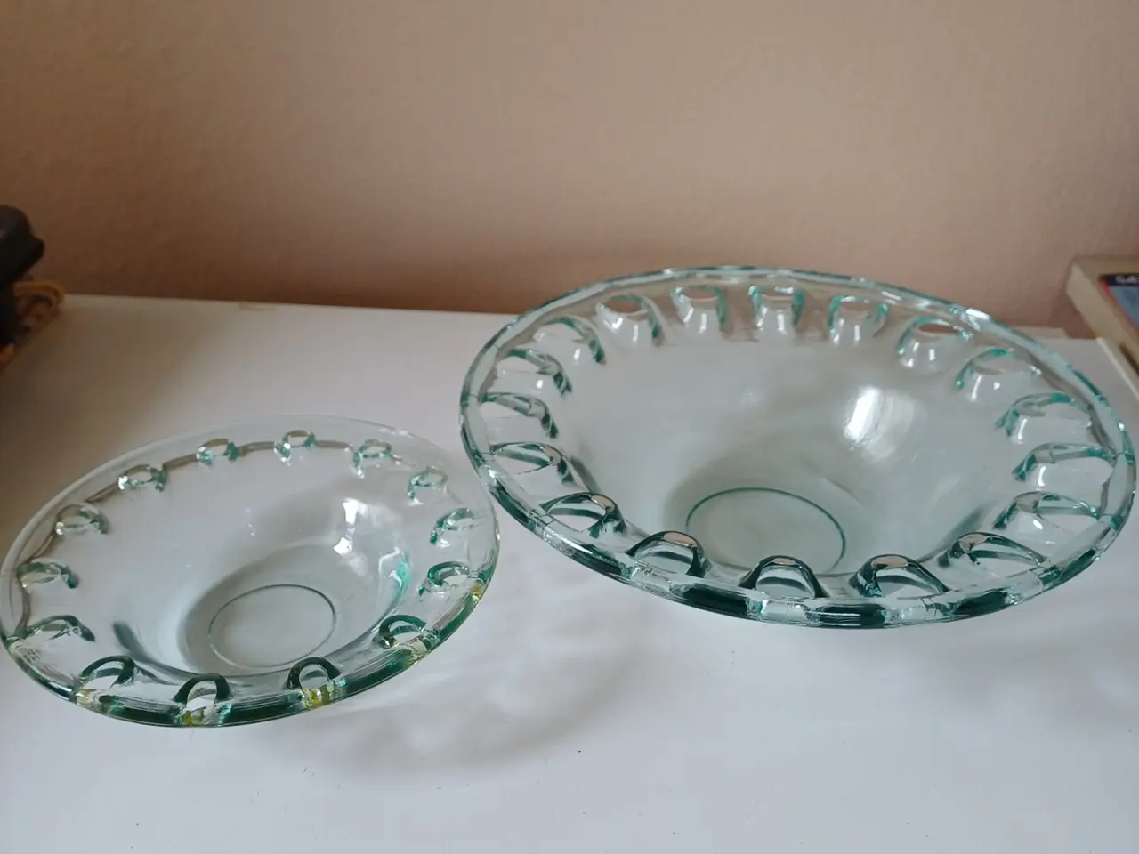 Billede 1 - Glas skålesæt med hullet kant – 2 stk. retro