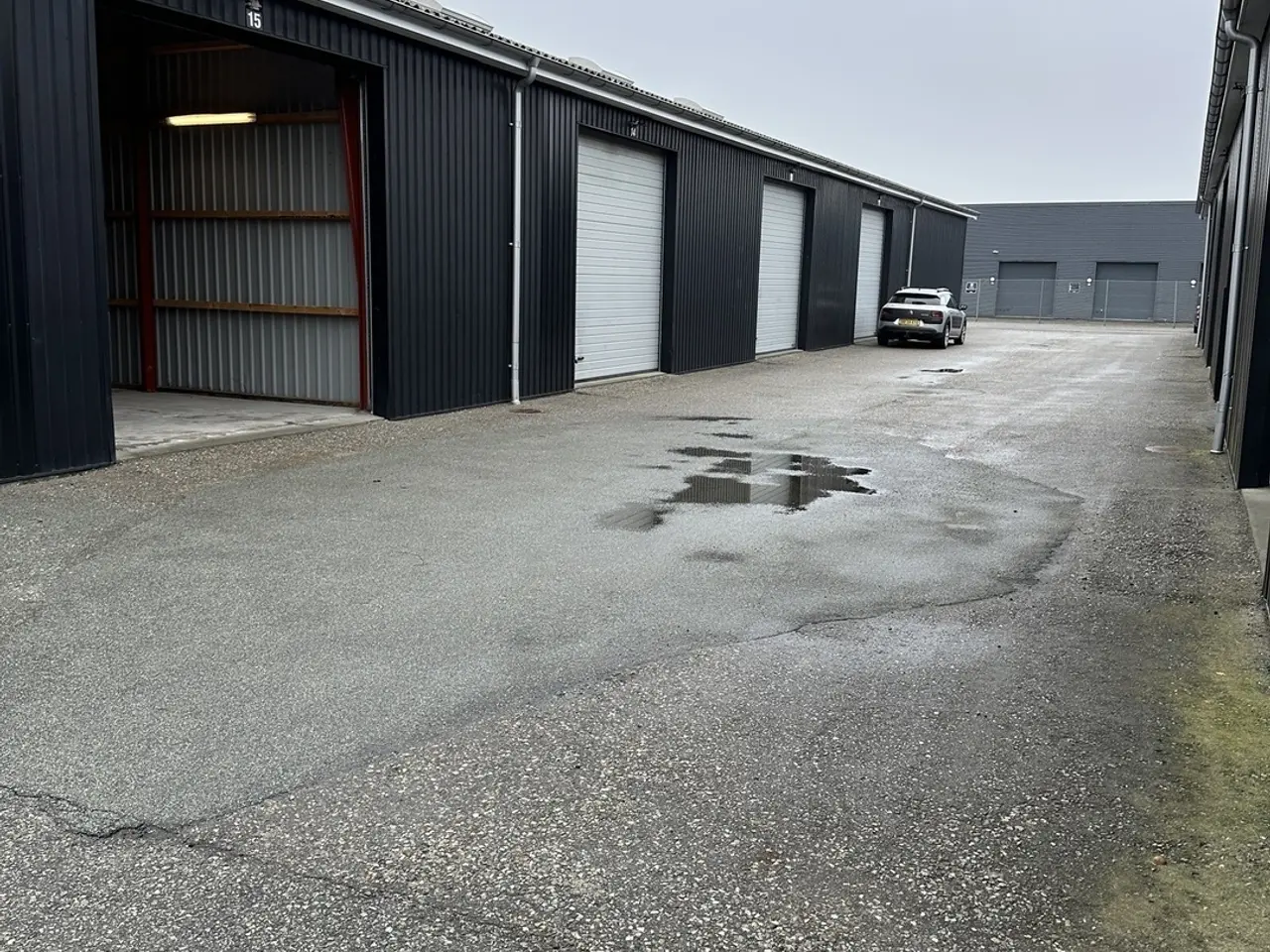 Billede 1 - 180 m2 højloftet lager