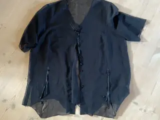 Bluse i gennemsigtigt sort