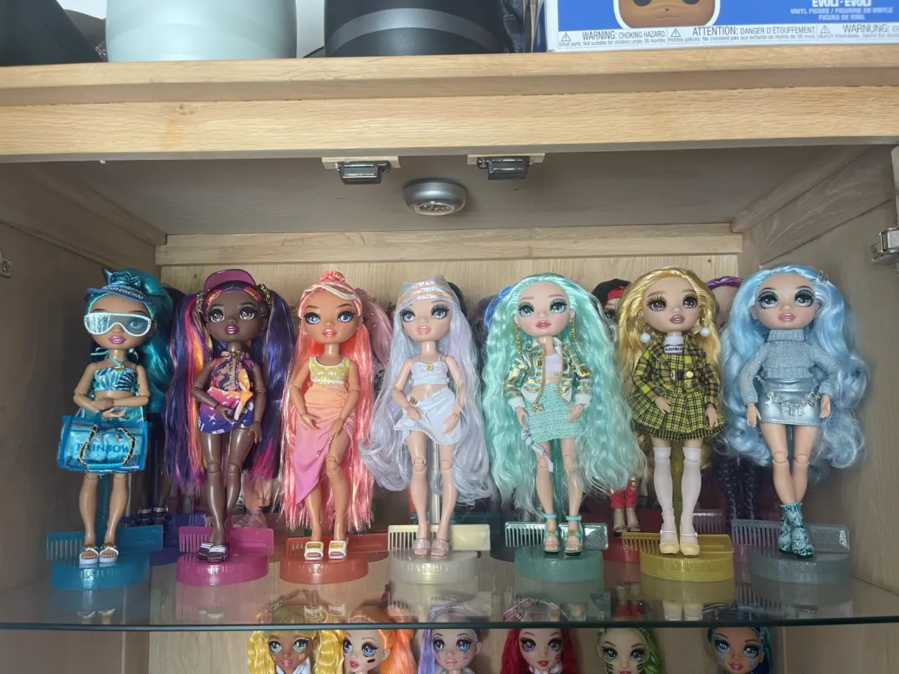 Billede 3 - Rainbow High og bts dukker/ funko pop