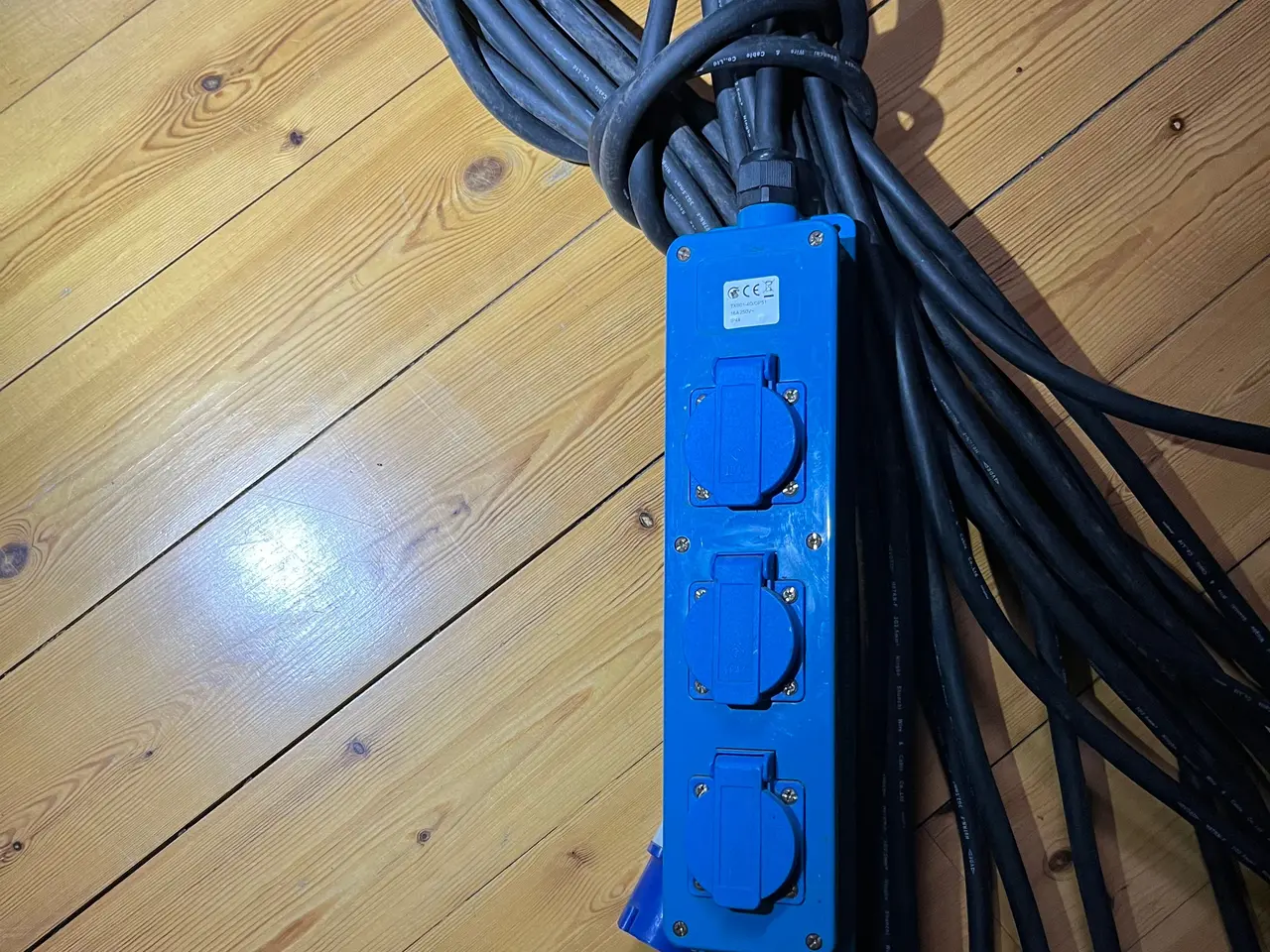 Billede 1 - Stikdåse med ca. 25 meter ledning